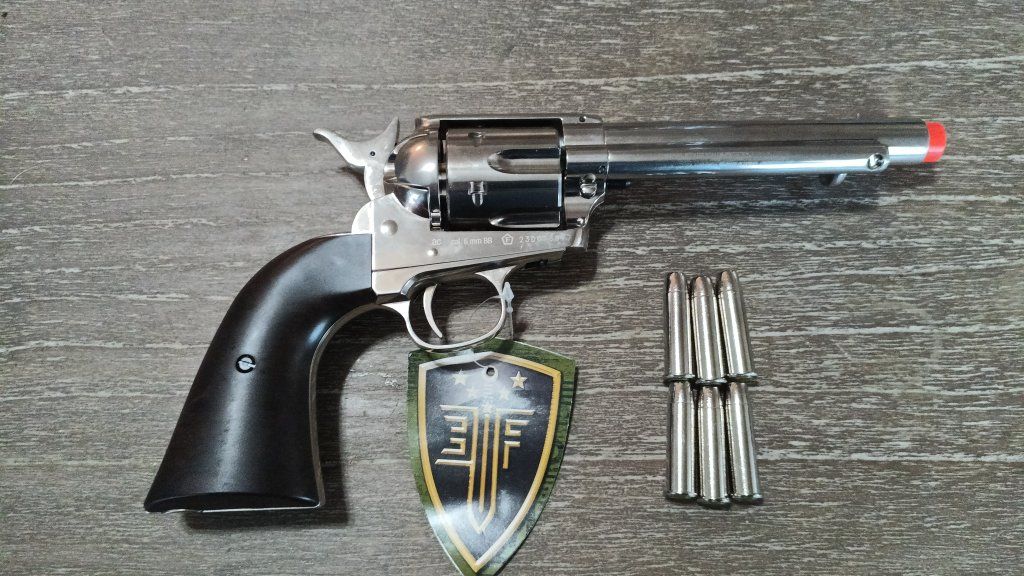 Elite Force CO2 Revolver