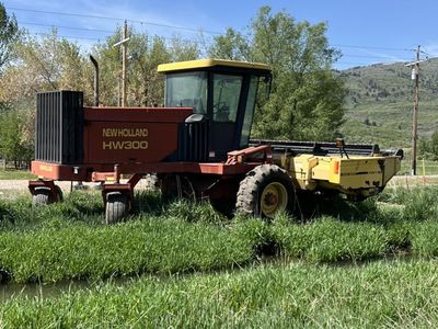 New Holland, HW 300 Swather