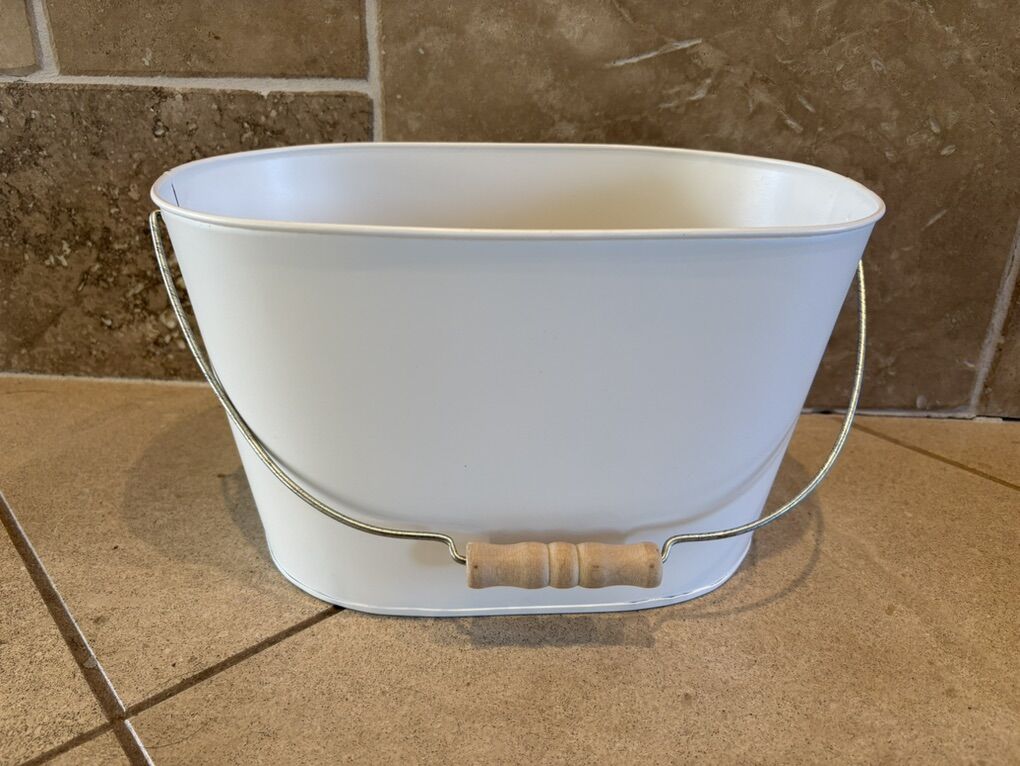 Lightweight White Metal Oval Bucket W/ Handle