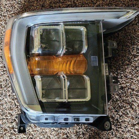 Ford F-150 2021- 23 right side headlight