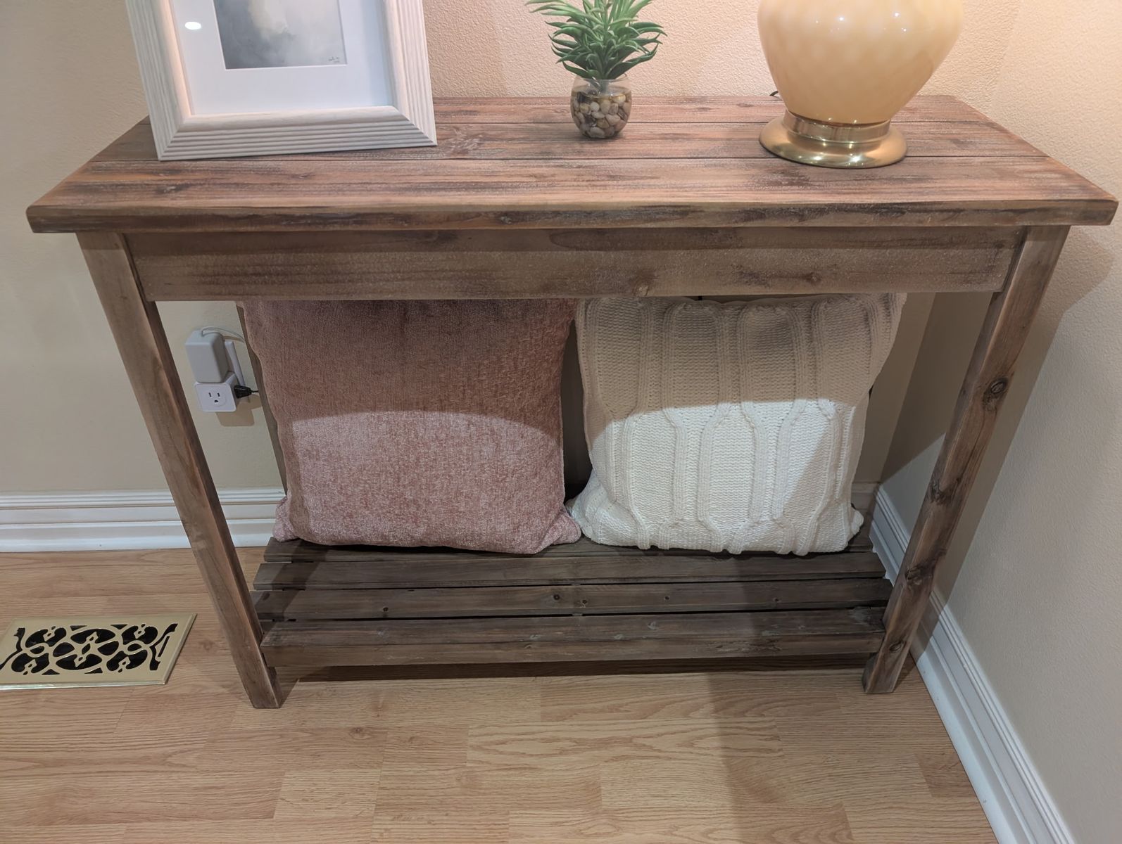 Accent / Entry Table - Excellent Condition, Like New