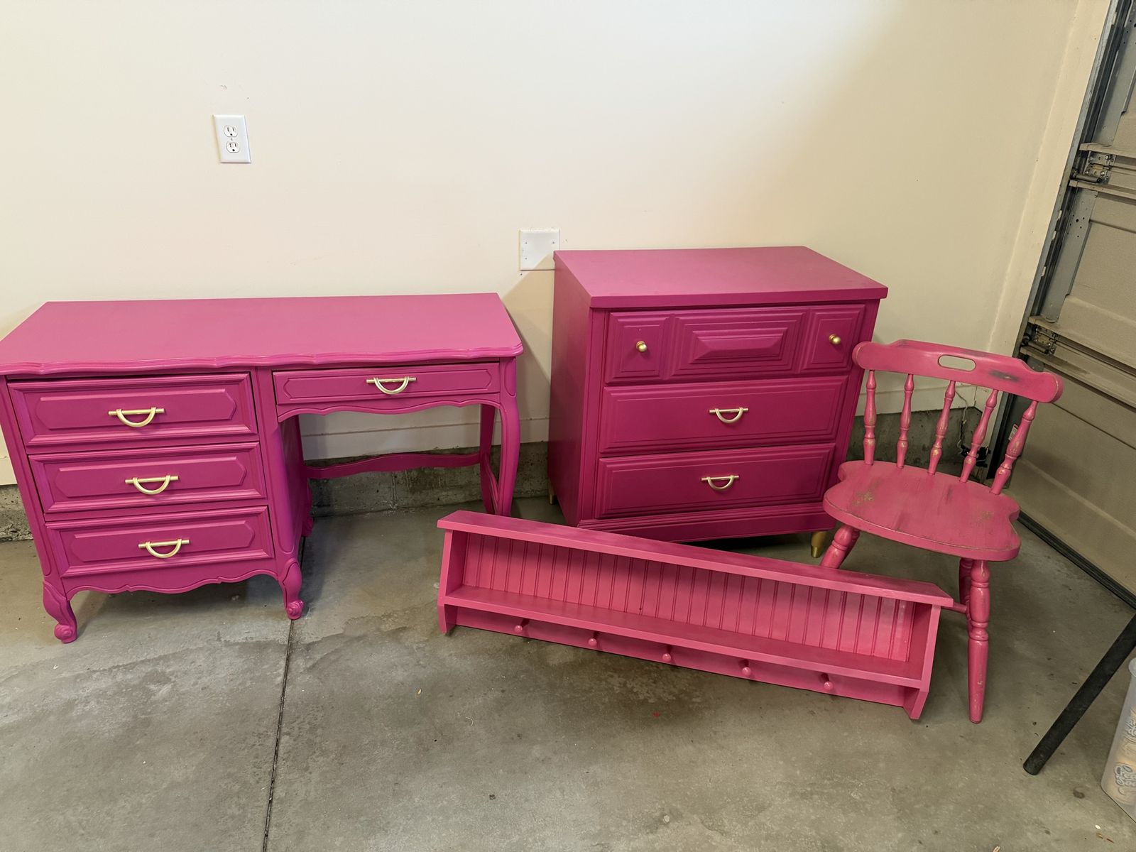 Pink dresser shelf vanity desk chair furniture