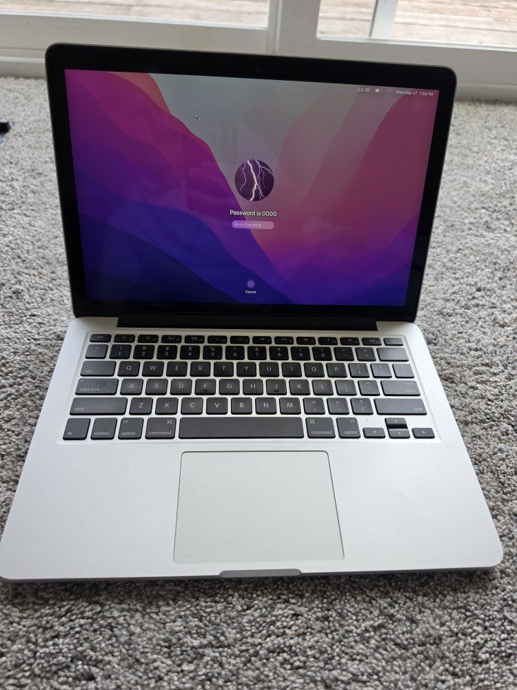 2015 MacBook Pro 2.7 GHz i5 8GB Ram 128 GB