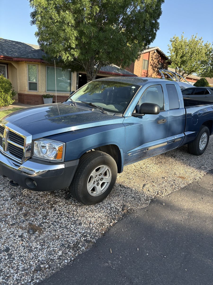 2005 Dodge Dakota SLT