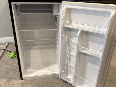 RCA Mini Fridge – Clean & Works Great