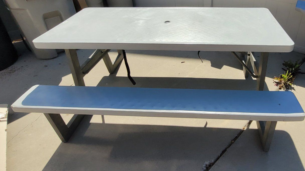 outdoor lifetime table that folds flat-shows wear