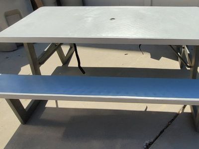 outdoor lifetime table that folds flat-shows wear