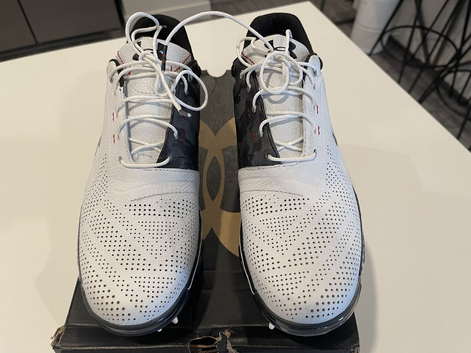 Under Armour UA Tempo Tour Golf Shoes.
