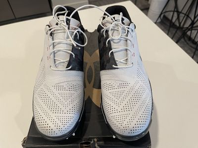 Under Armour UA Tempo Tour Golf Shoes.
