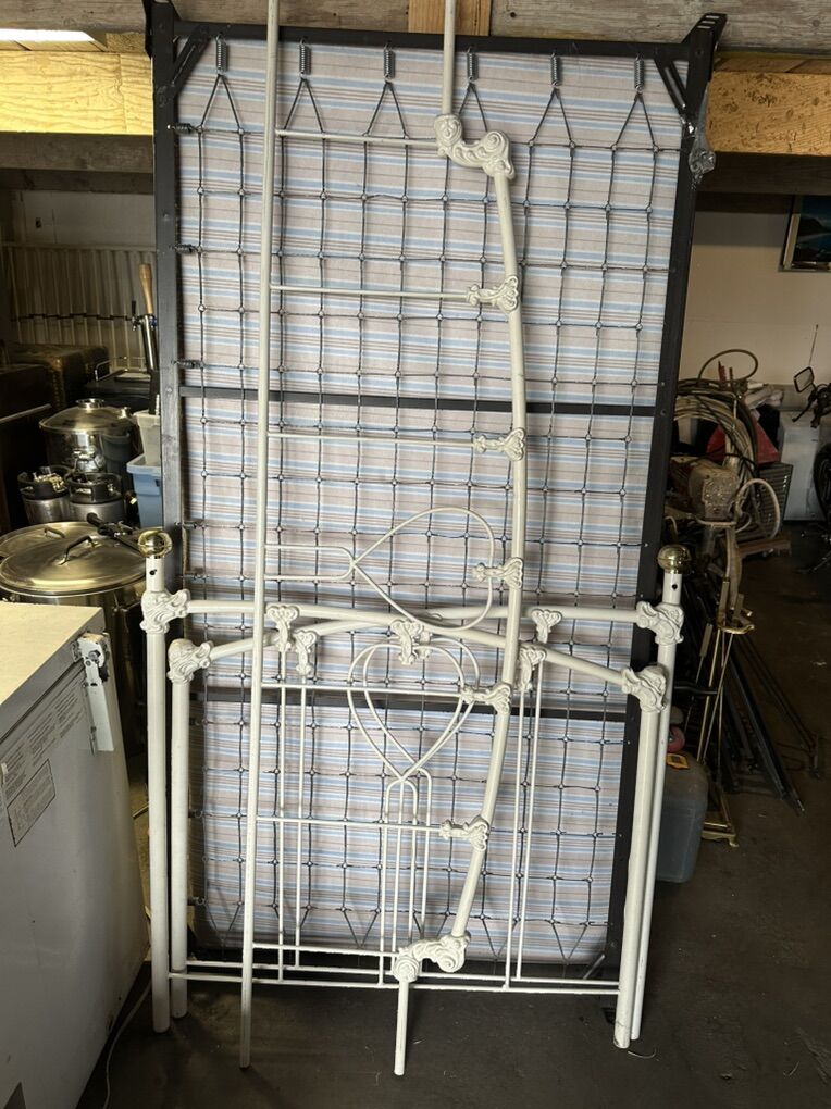 Iron Wrought Twin Size Day Bed Frame