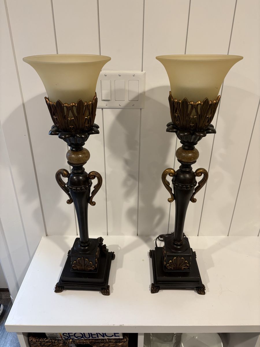 Set of 2 Decorative Table Lamps – Classic Style