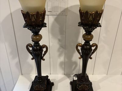 Set of 2 Decorative Table Lamps – Classic Style