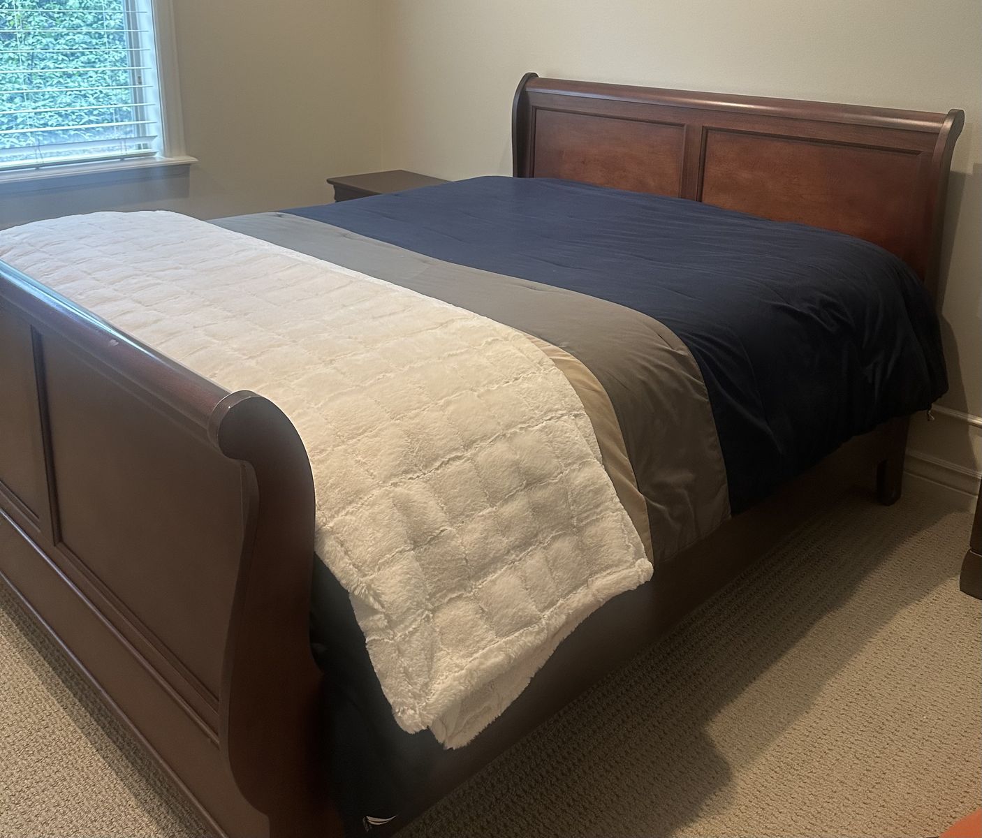 Queen Sleigh Bedroom Set