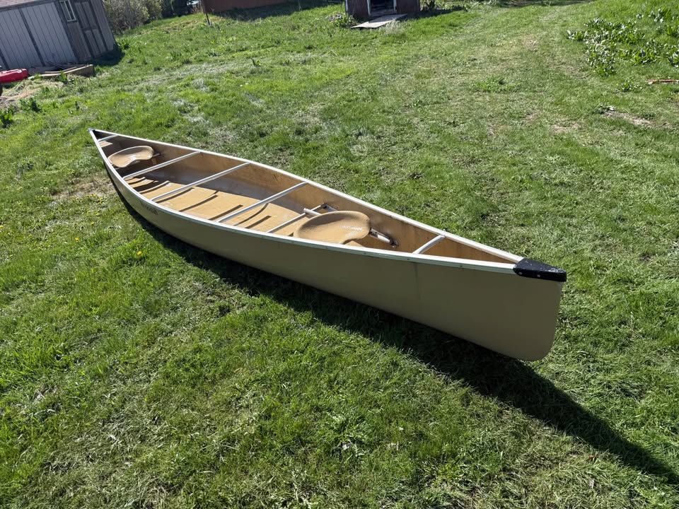 Wenonah Sundowner 18' Canoe – Tuf-Weave, Tandem Tripping Canoe