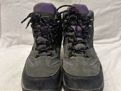 Hi-Tec women’s size 8.5 gray/purple trim Wtrprf mid hiking boots