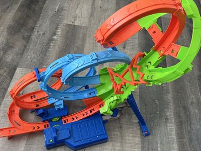 Hot wheels loop track