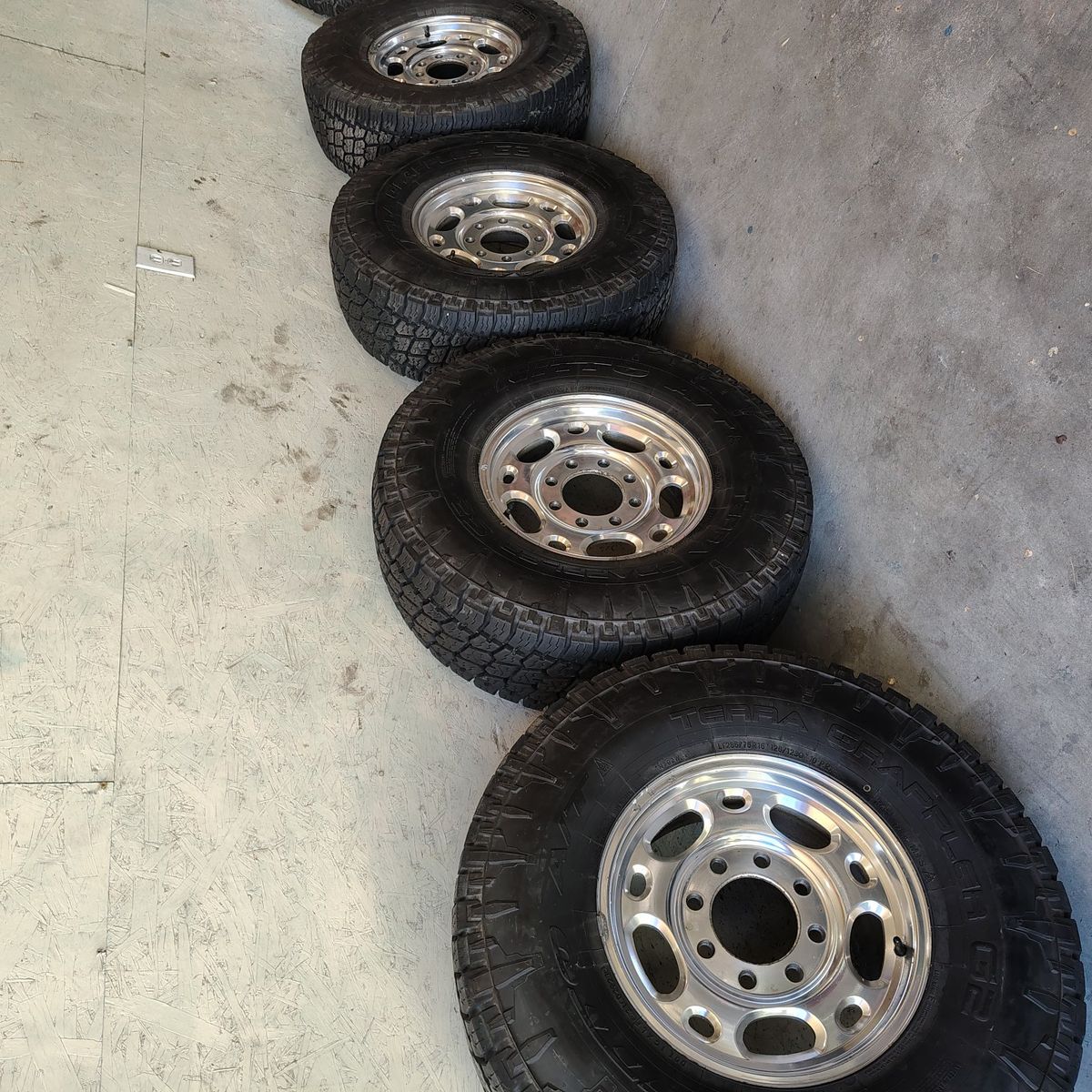 GM Pyo wheels and tires 285/75r16