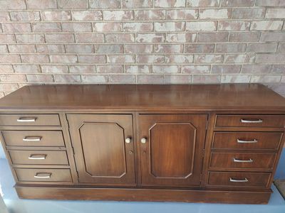 Entertainment Console/ Sideboard/ Dresser