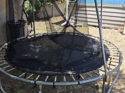 FREE TRAMPOLINE COME GRAB IT!!