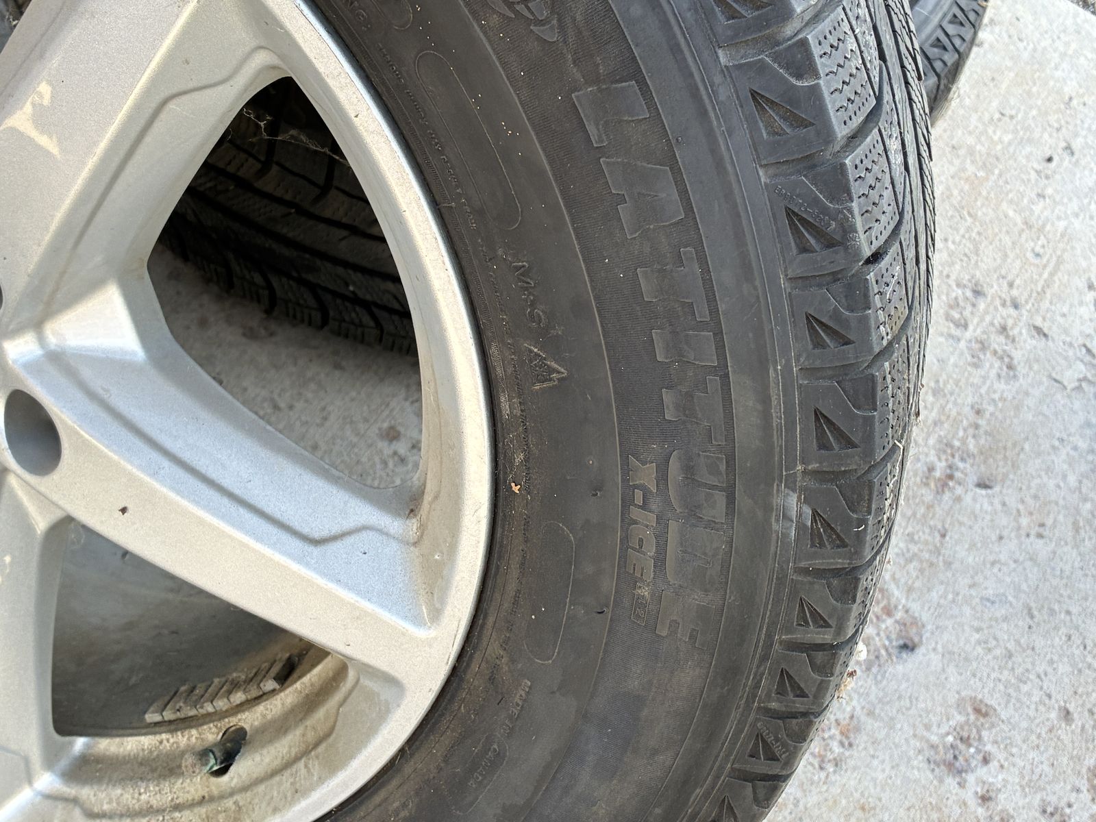 Michlin Latitude X-Ice 255/65/18