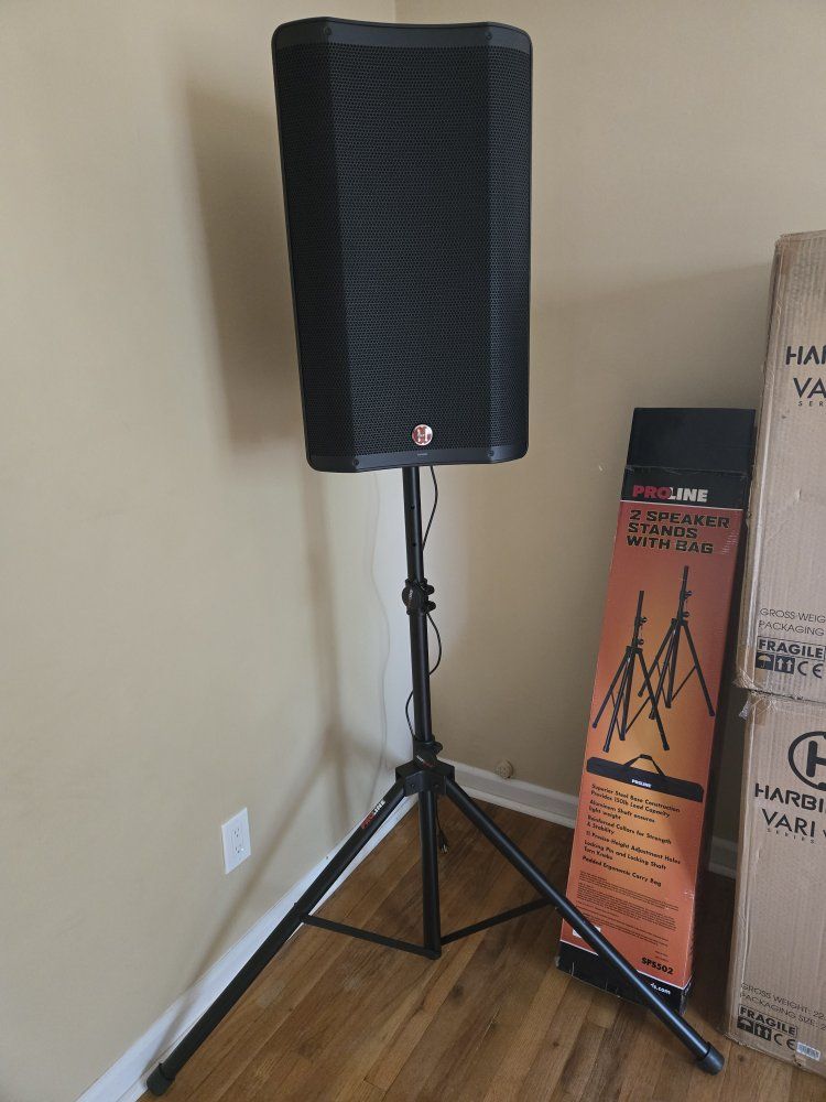 2 Harbinger VARI V2315 2300 Series Powered Speakers with Proline Speaker Stands & Bag (like new)