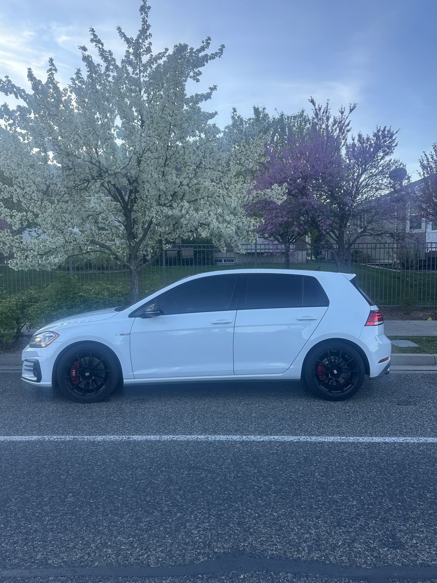 2018 Volkswagen GTI - 4-Door Hatchback - 119k mi, Leather, Sunroof, Apple CarPlay