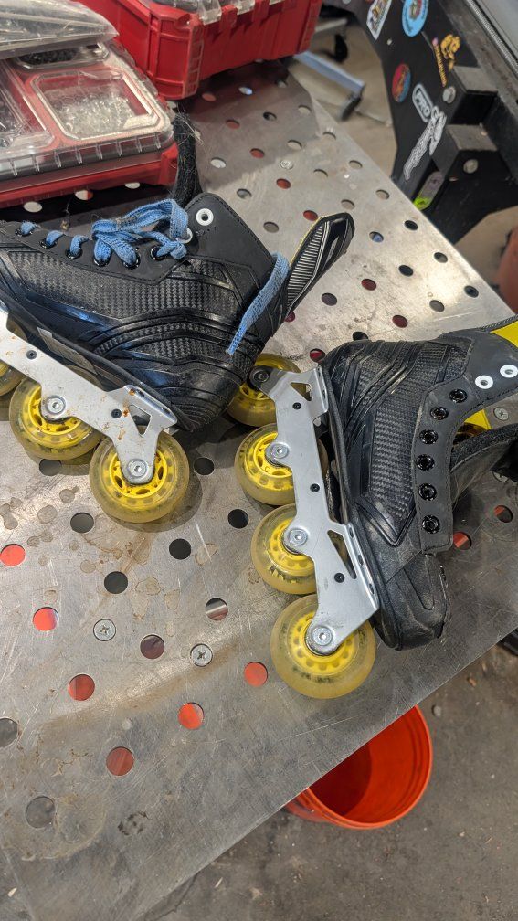 Bauer rs size 3 hockey roller inline skates