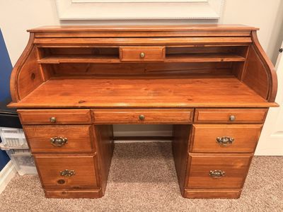 Beautiful Antique Large Roll Top Oak Desk