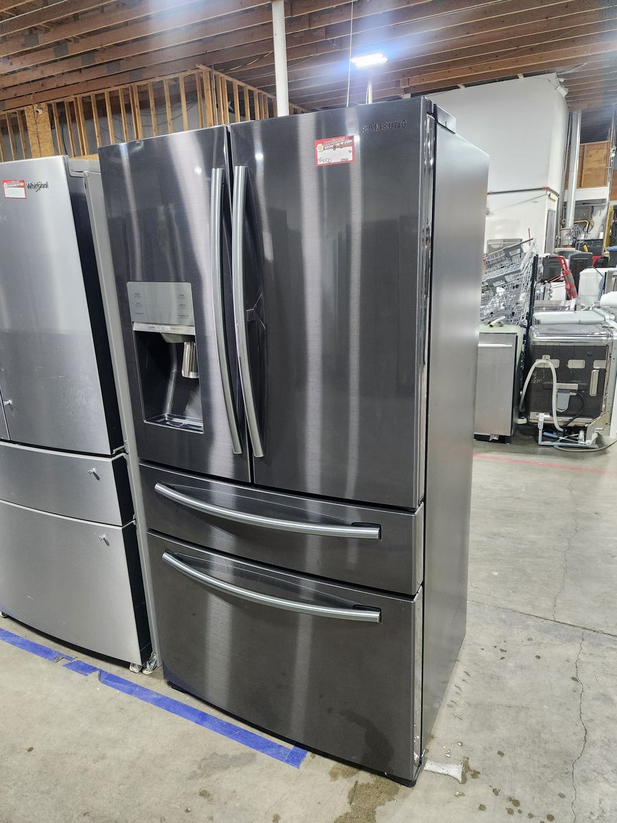 Samsung French Door Refrigerator with Bottom Freezer in Black Stainless Steel