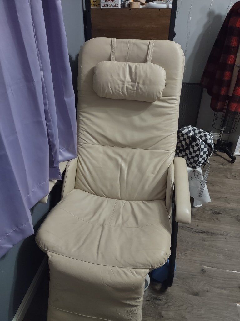 Nepsco Backsaver Leather Recliner