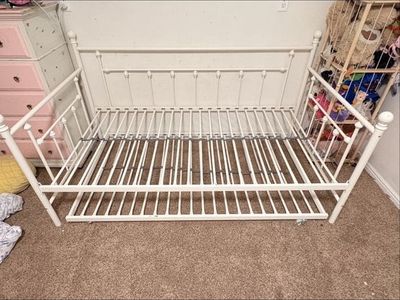 Double Twin Daybed with Rolling Trundle