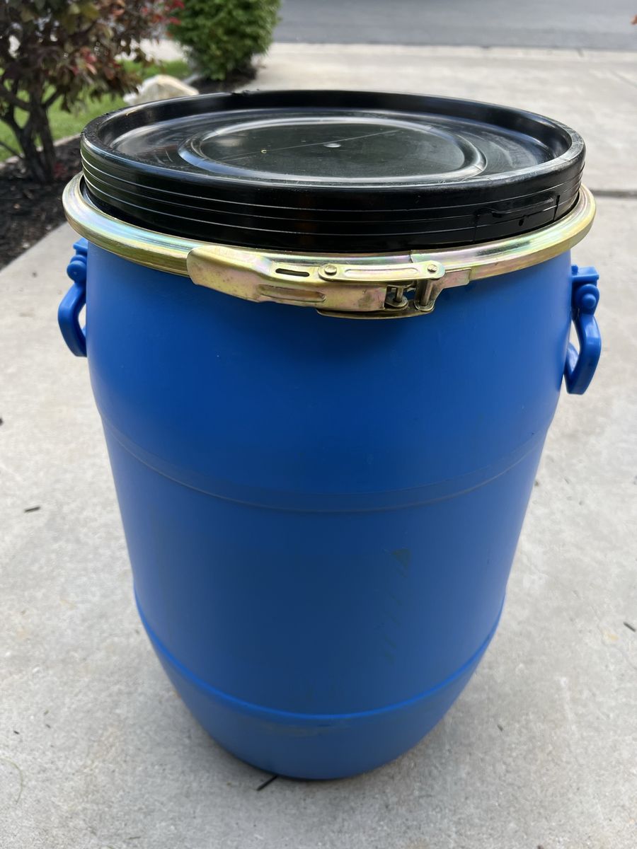 16 gallons plastic containers 