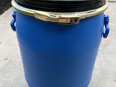 16 gallons plastic containers