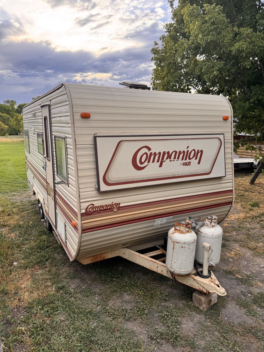1988 Kit Companion Model 205 Travel Trailer - 21' - Ready to Camp