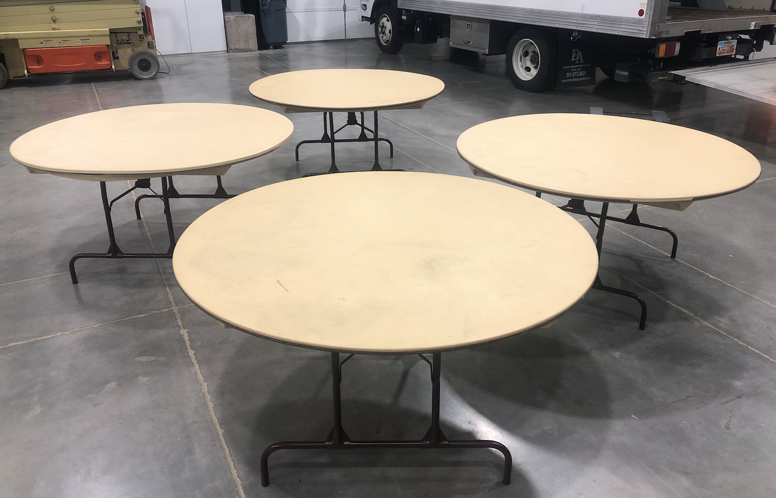 Round folding tables