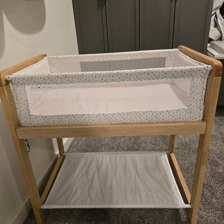 wood minimalist bassinet