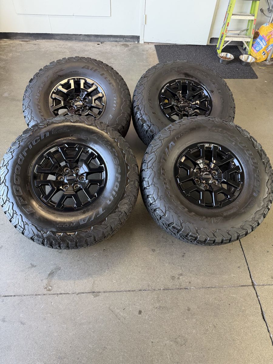 2025 ford raptor OEM 17in wheels/ 37x12.50r17 bfg
