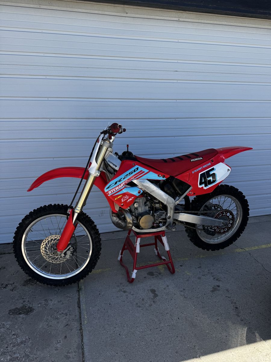 2001 Honda CR250 Dirt Bike Two-Stroke Motocross Motorcycle