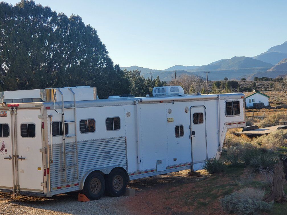 2004 3H Living Qtr Horse Triailer