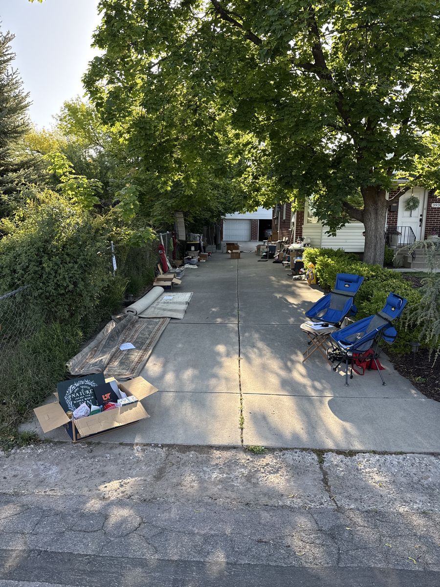 Millcreek Yardsale, 3 families!!