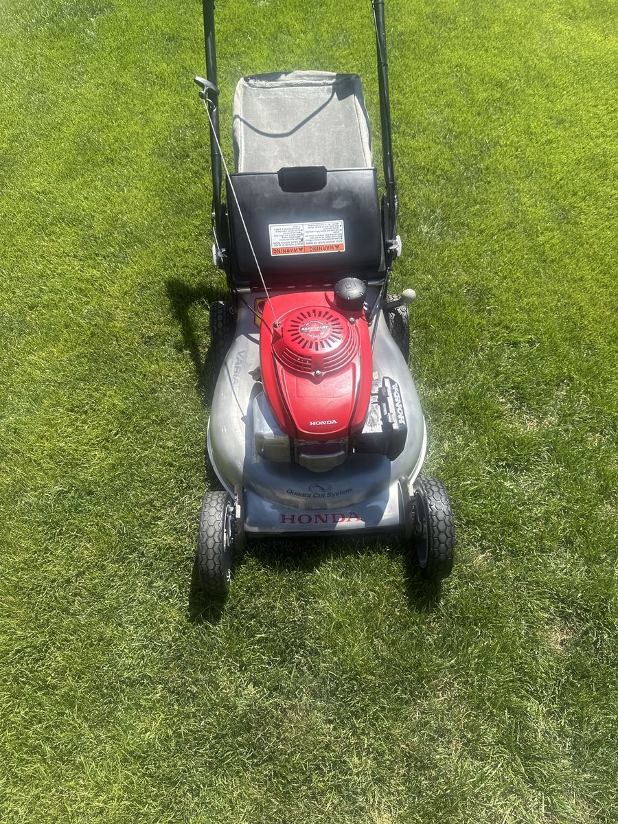 Honda HRR 216 Gas Walk-Behind Lawn Mower w/ New Paint, Blades & Wheels, Blade Brake