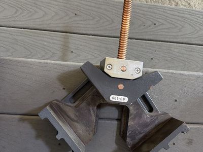 Heavy Duty Right 90-Degree Angle Welding Clamp Vise