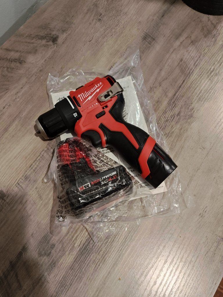 Milwaukee Tool M12 Brushless Drill Driver with Battery, Subcompact drill