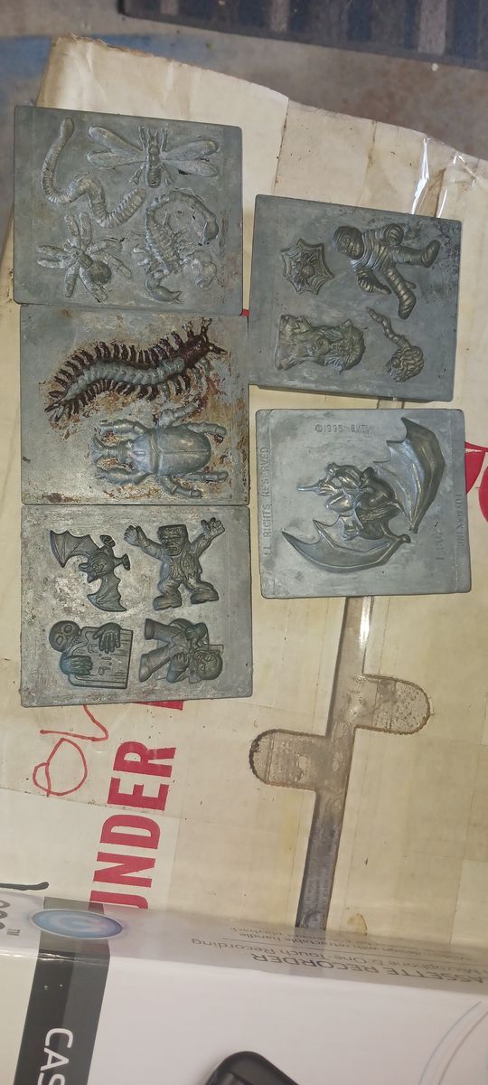 Creepy crawlers plates