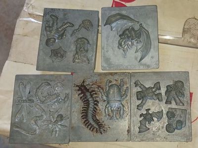 Creepy crawlers plates