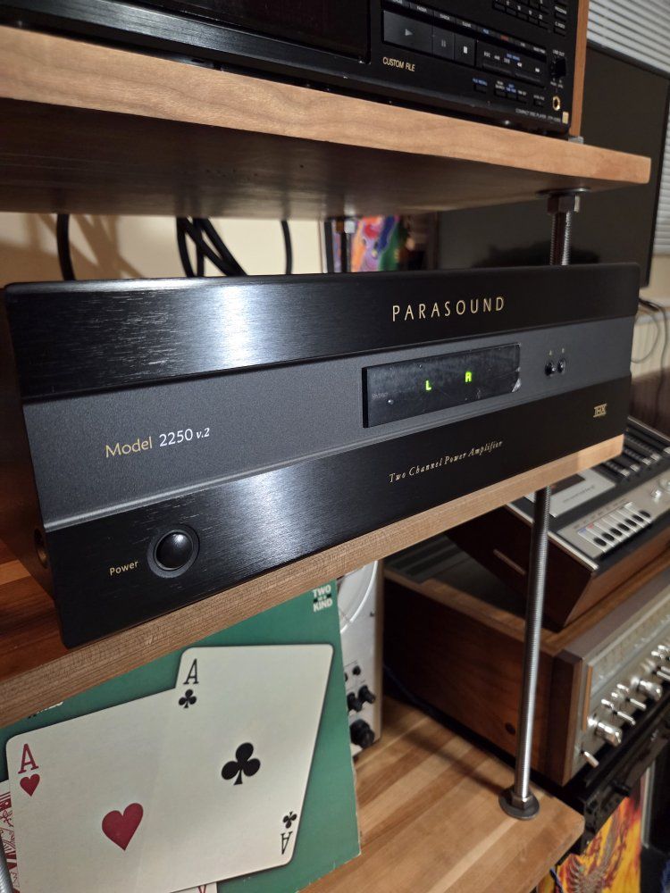 Parasound New Classic 2250 v.2 Two Ch Amplifier. Mint.