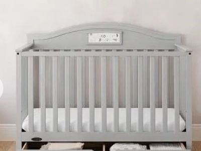 Convertible Baby Crib and Toddler Bed in Gray