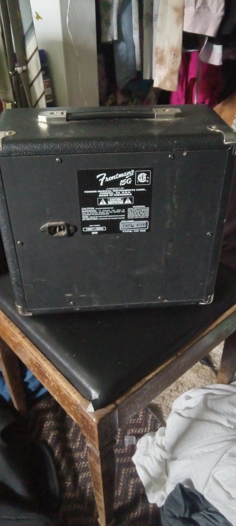 Fender Frontman 15G Guitar Combo Amplifier - 15W, Solid State, Practice Amp