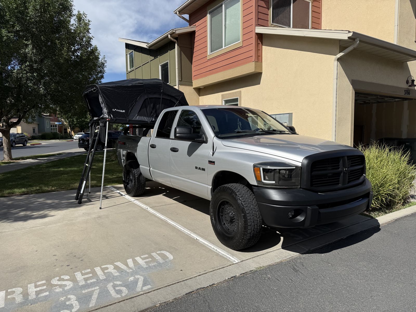 iLander Rooftop Tent and Bed Rack