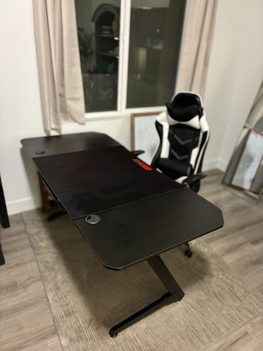 Black Z-Leg Gaming Desk with Cable Management - Spacious L-Shaped Design